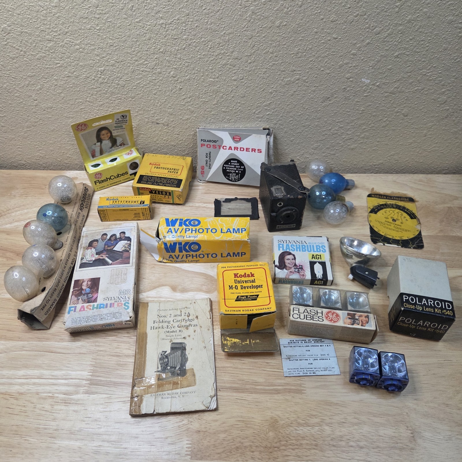 "AS IS" Vintage Photography Parts Lot: Bulbs, Camerette, FlashCubes, Kodak