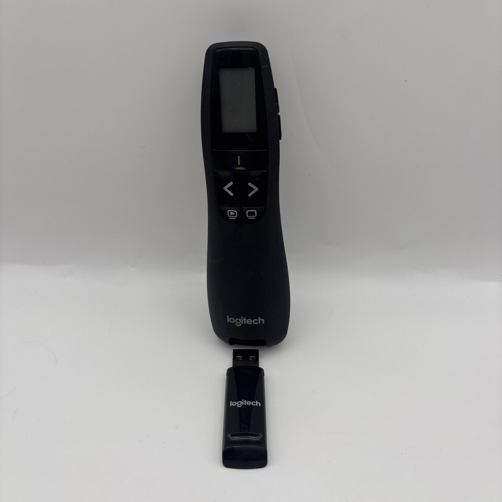 Logitech R800 LCD Laser Presentation Remote W/ Dongle  (R-R0009). TESTED (R2)