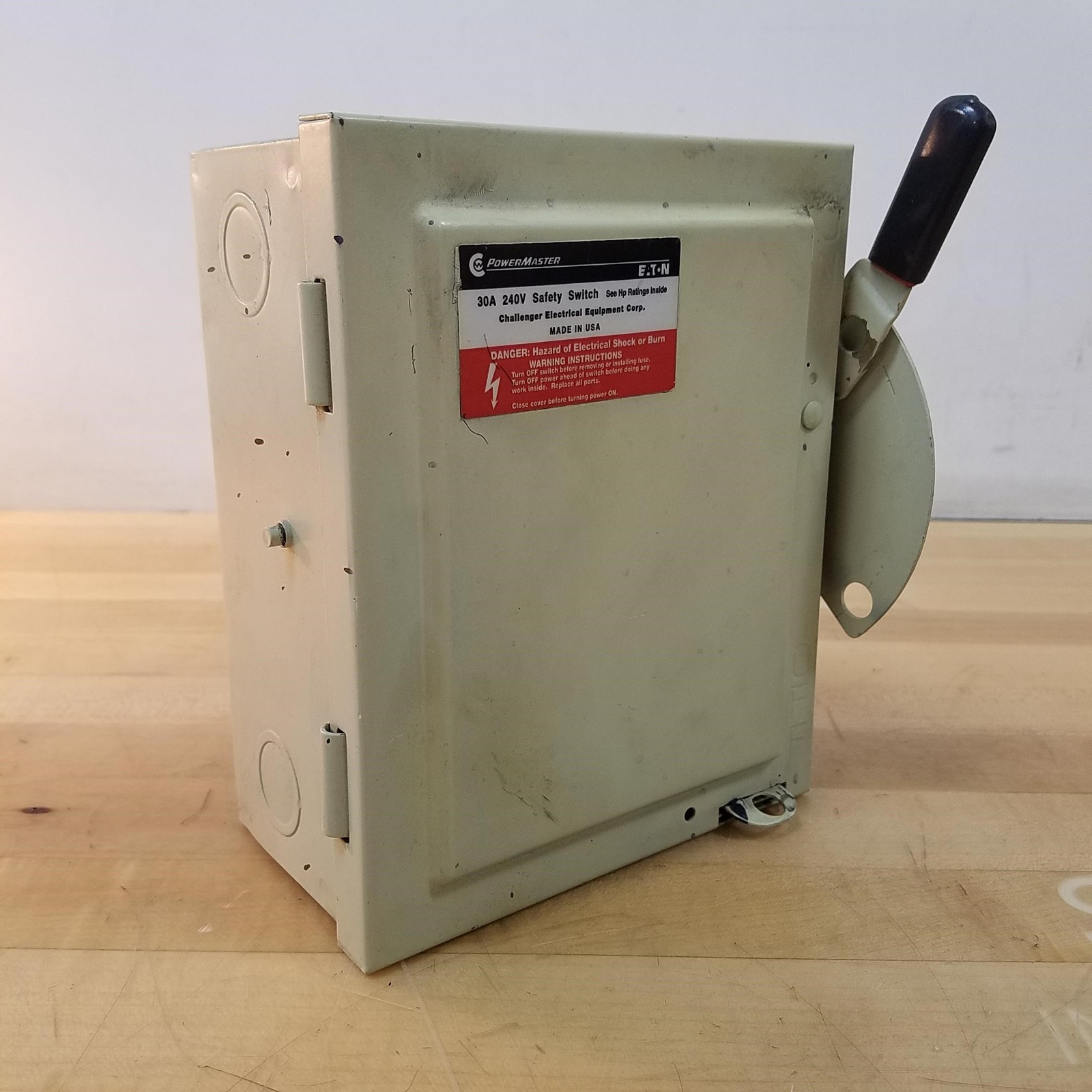 Eaton G221NFK Powermaster Safety Switch, 30A, 240V, 2 Pole - USED