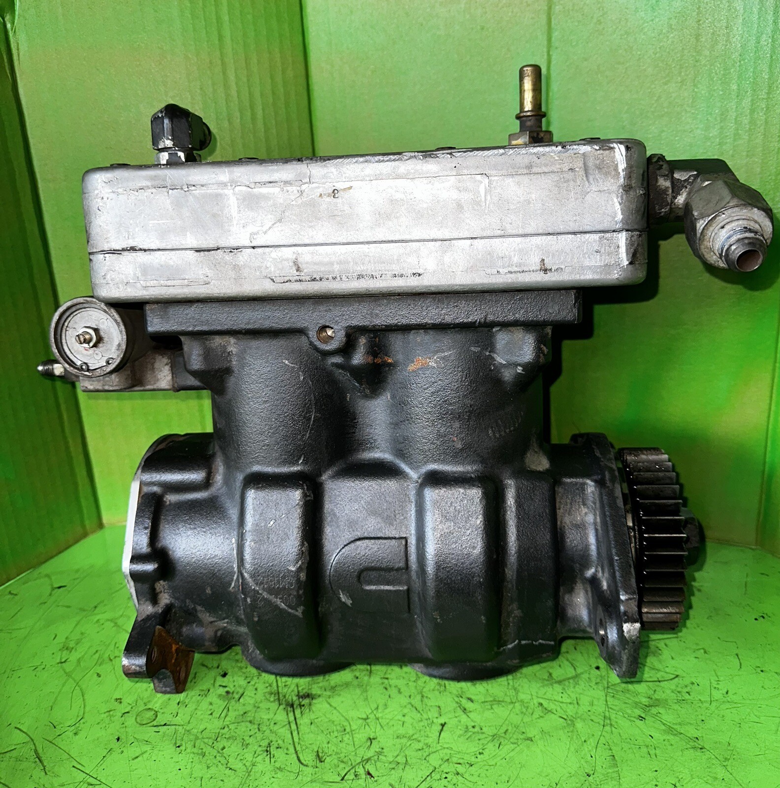 Cummins/Wabco Air Compressor 5342750 / 911 515 009 0 (OEM) 2 Cylinder