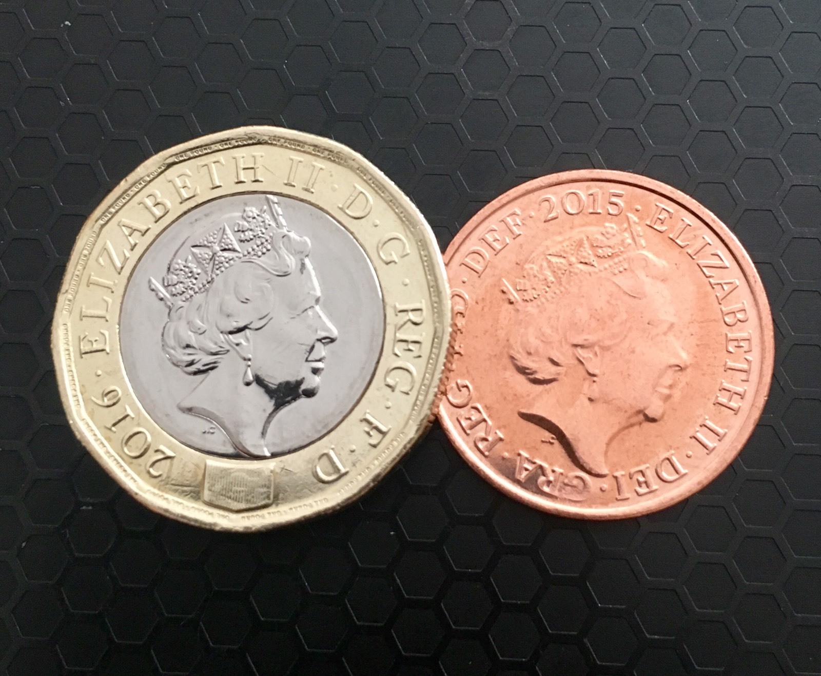 COIN UNIQUE NEW £1 COIN VERSION - 12 SIDED NEW POUND COIN CLOSE UP MAGIC TRICK