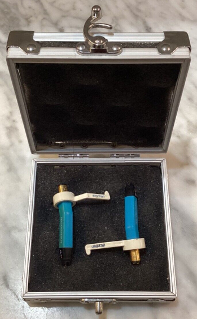 STANTON TRACKMASTER.V3 CARTRIDGE PAIR AND TRACKMASTER TII-SK STYLI PAIR IN CASE