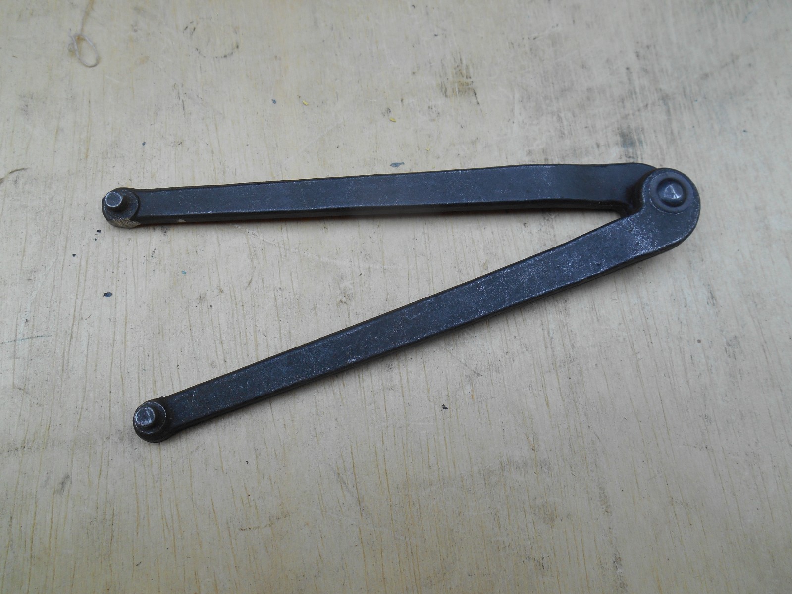 ARMSTRONG TOOLS 34-151 Adjustable Face Spanner Wrench Type, 2" Capacity, 6-3/8"