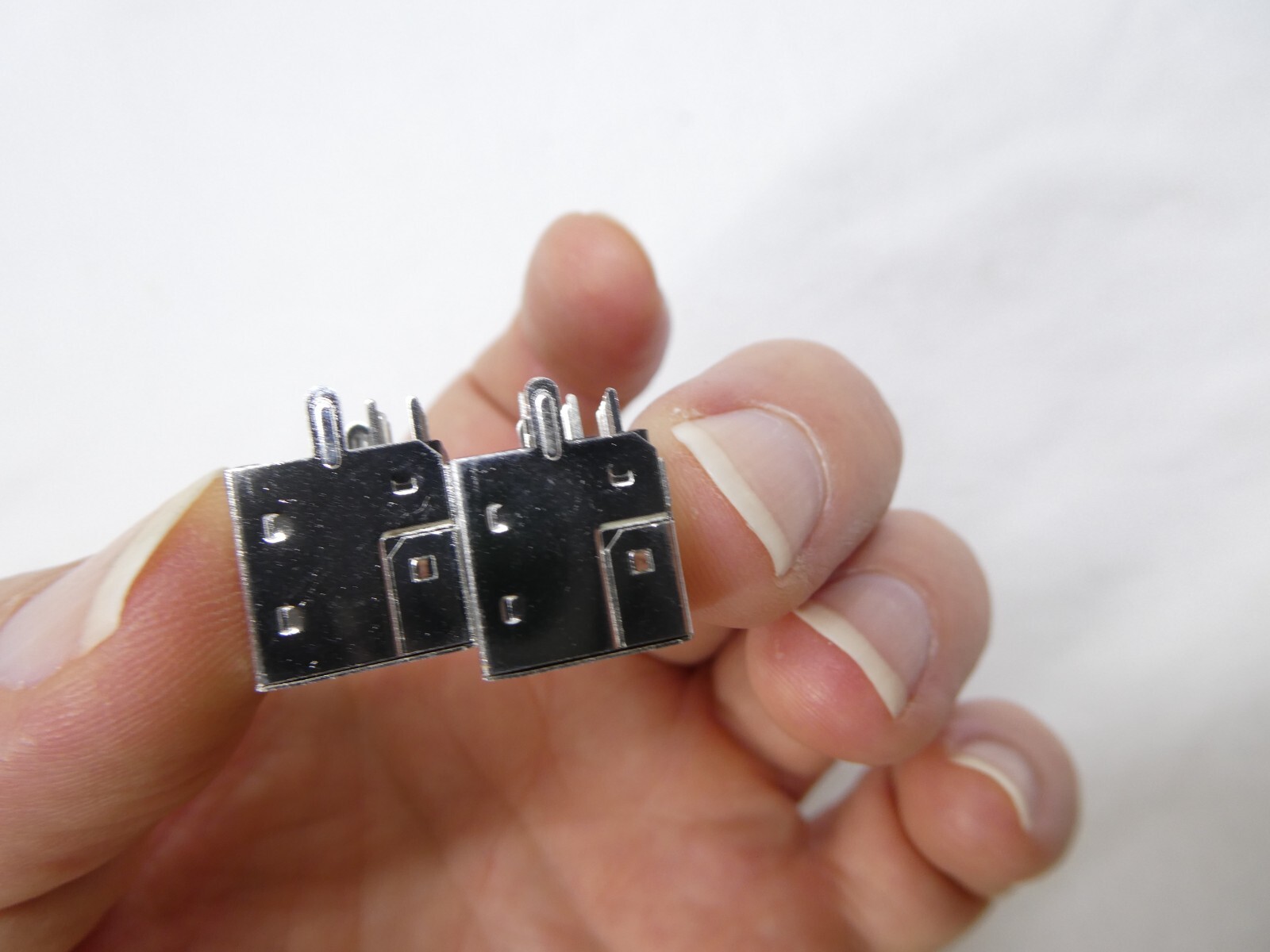 9 Pin Female Mini Din Socket Shield Right Angle A/V Connector Sega Genesis X2