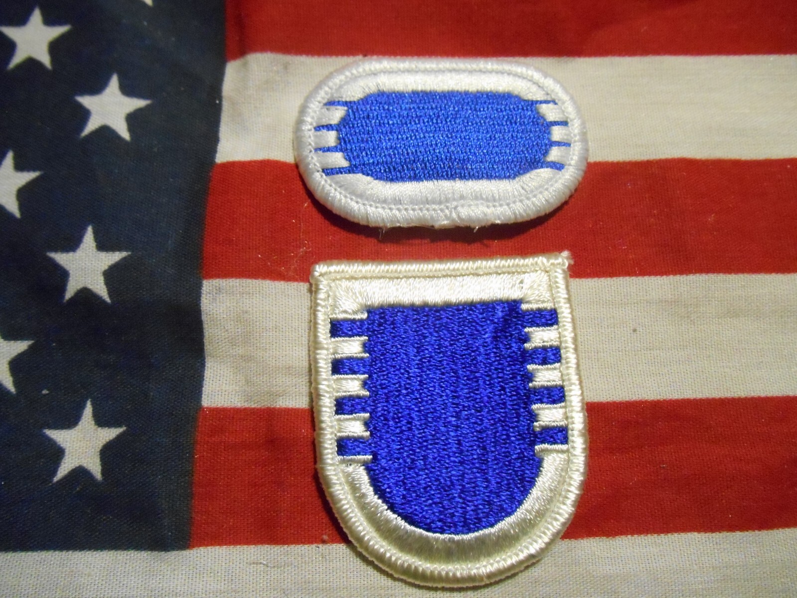 325TH Infantry Regiment 4th Battalion Airborne Beret Flash & Para Oval Patch m/e