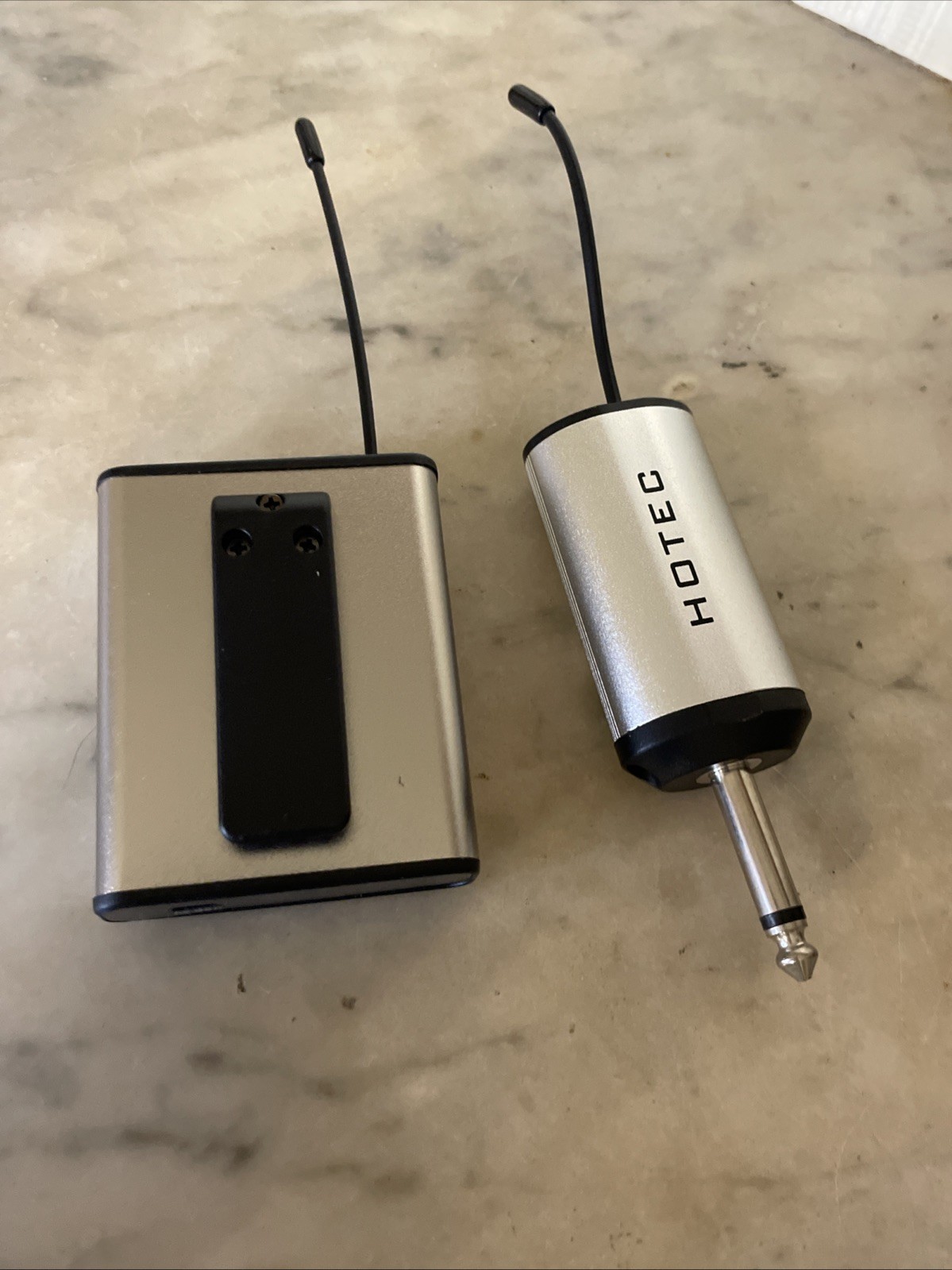 Hotec H-U05 | Wireless Headset Lavalier Microphone | Cover Extra Cords Needed