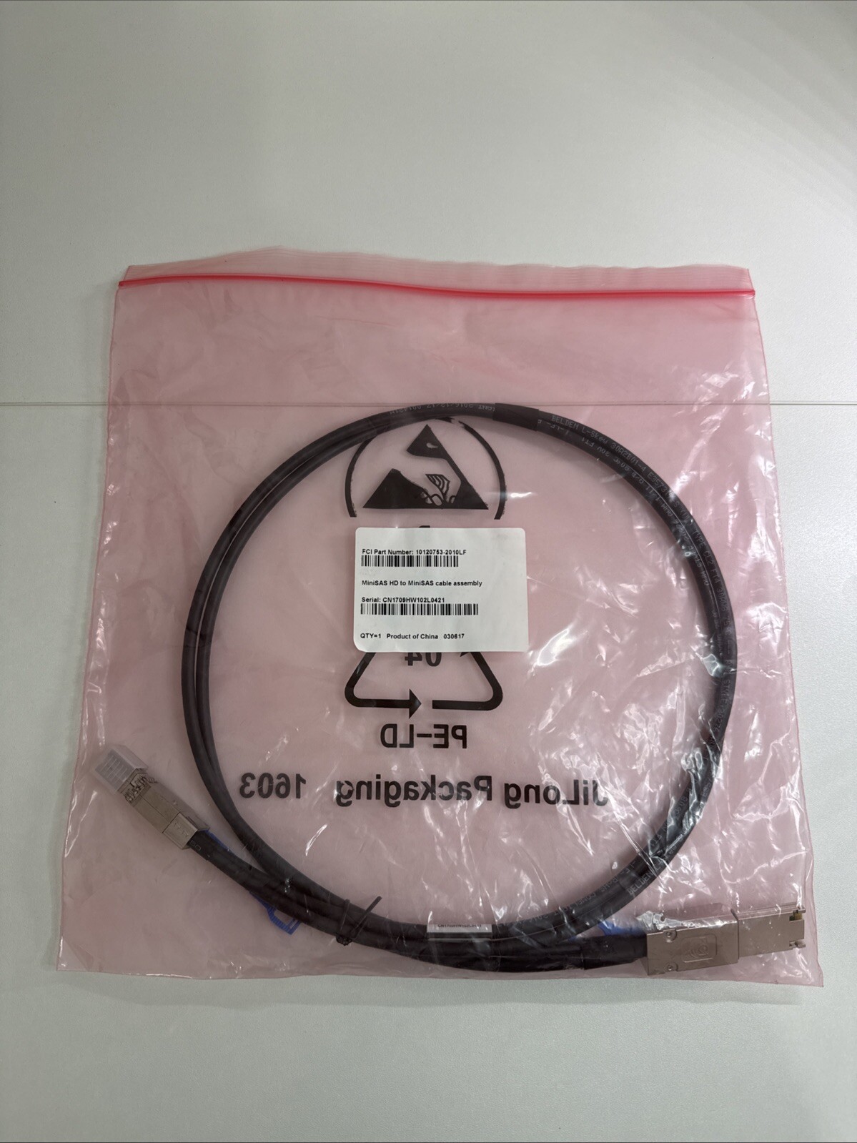 Amphenol FCI 10120754-2010LF MiniSAS HD to MiniSAS HD Cable Assembly