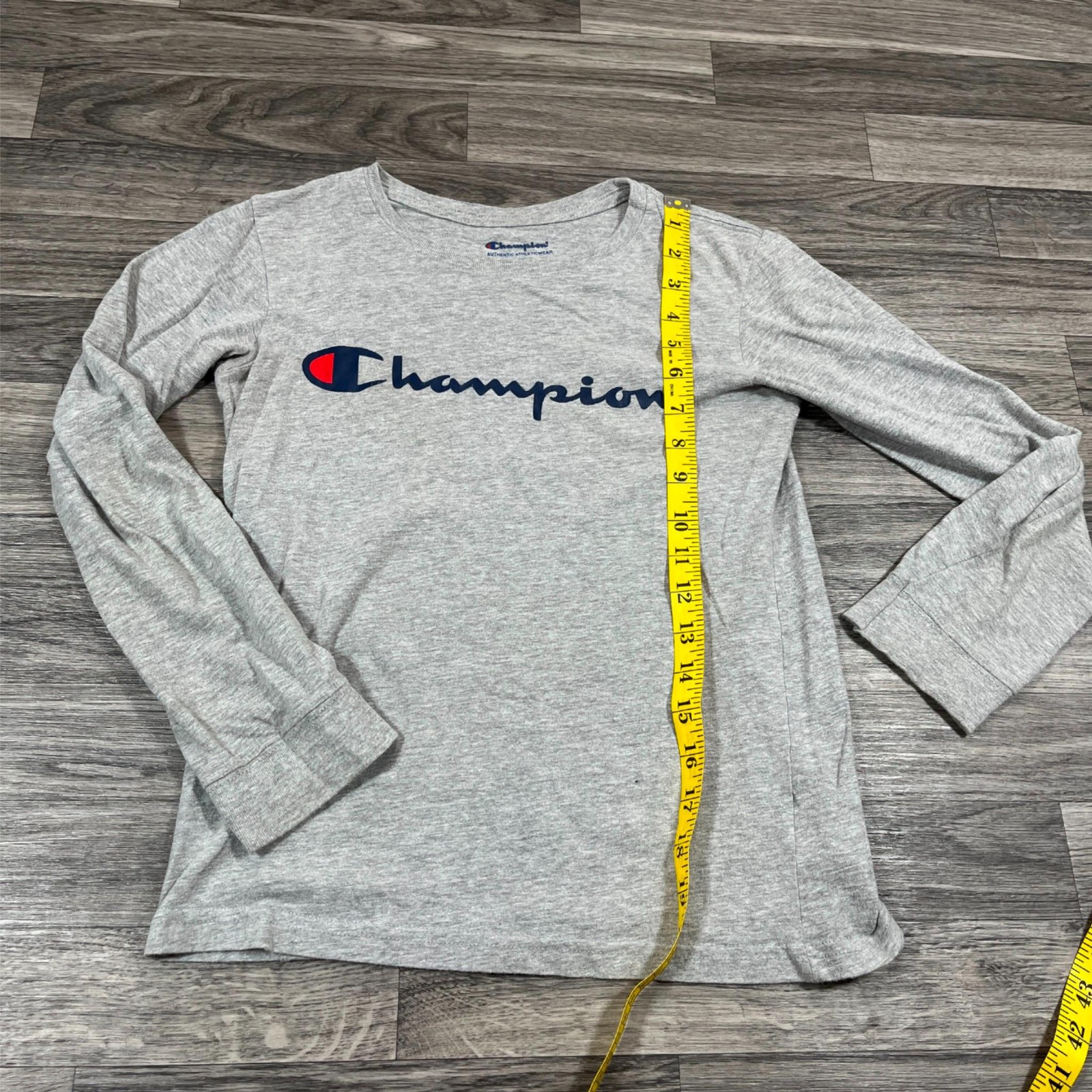 CHAMPION Graphic Crew Neck Long Sleeve Gray Pullover Shirt Boy's Size Medium