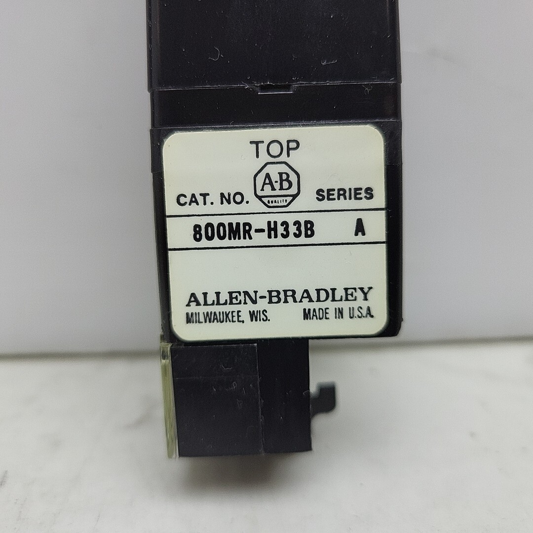 Allen Bradley 800MR-H33B 2 Position Maintained Selector Switch Cylinder Lock