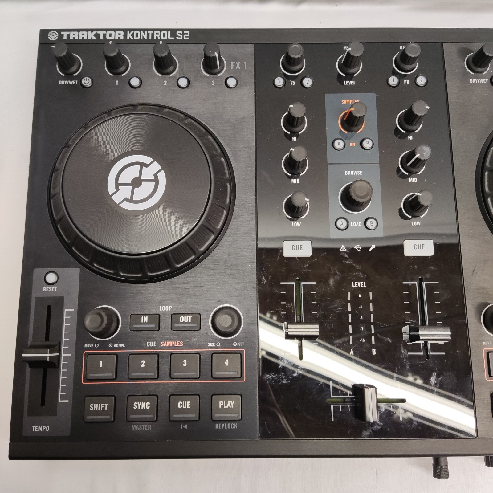NATIVE INTRUMENTS TRAKTOR KONTROL S2 DJ CONTROLLER AND AUDIO INTERFACE MIXER
