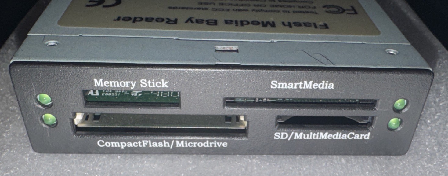 3.5" Media Bay Reader P/N 680-070-611 Memory Stick Smart Compact Flash SD