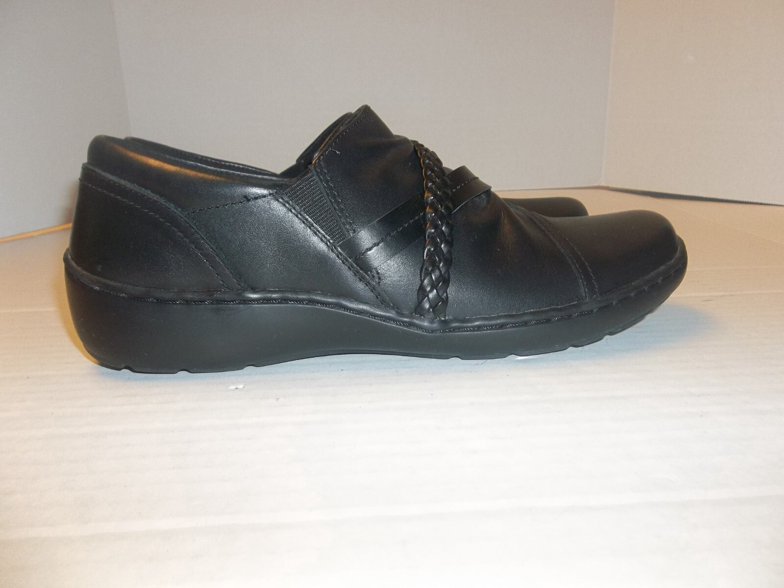 Womens Size 9.5M Clarks Collection Black Leather Slip On Loafers