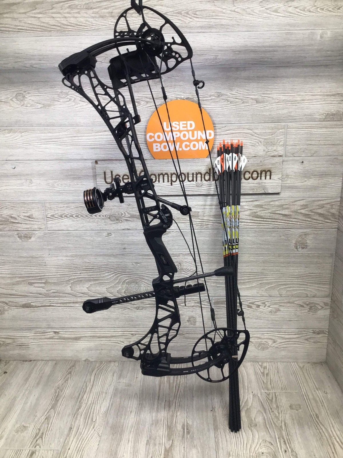Used Mathews Lift X 29.5 Right Hand Black Bow 29/70 LOADED WITH NEW ACCESSORIES