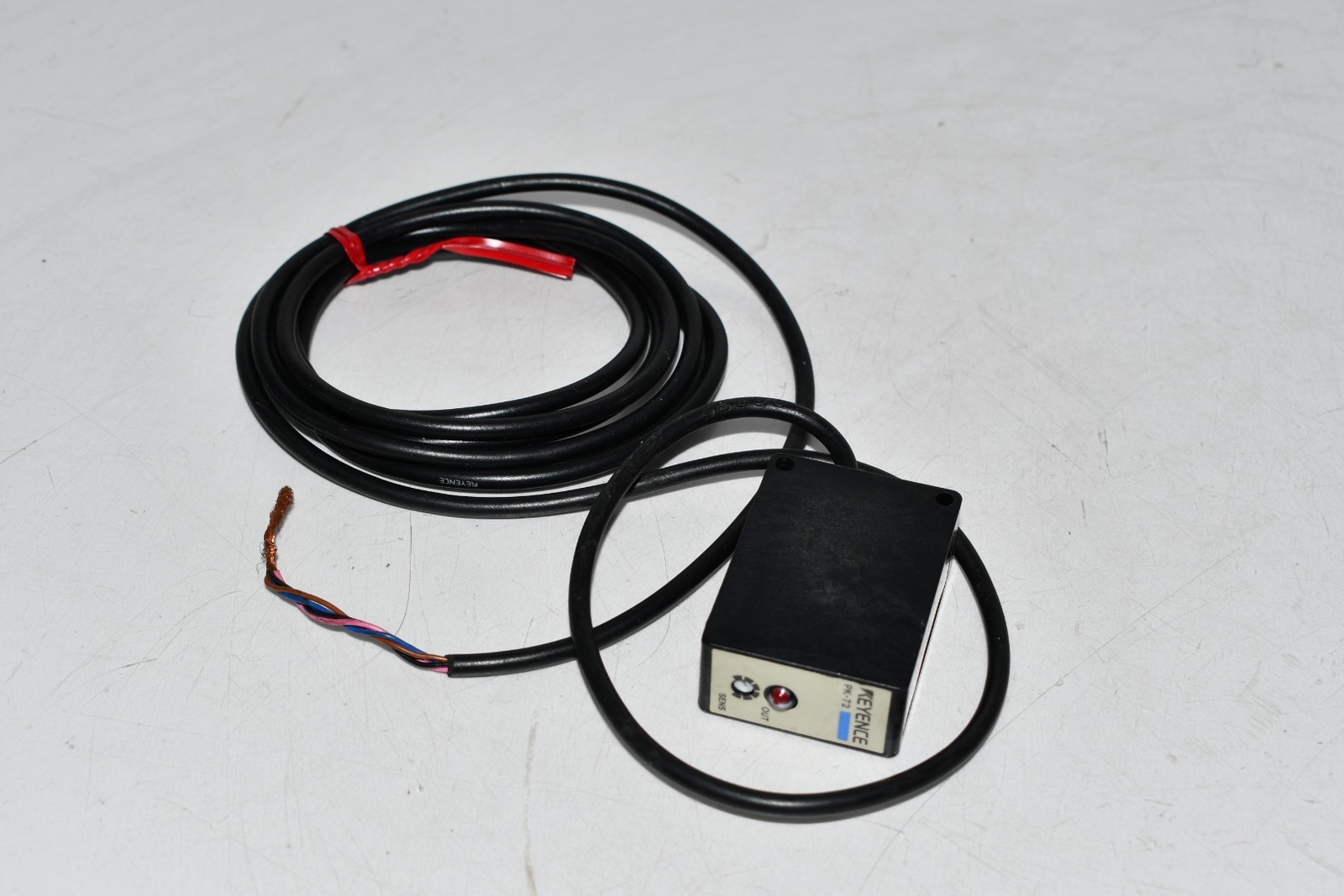 NEW Keyence PK-72 Fixed-Distance Photoelectric Sensor, Main Unit, Long-Distance