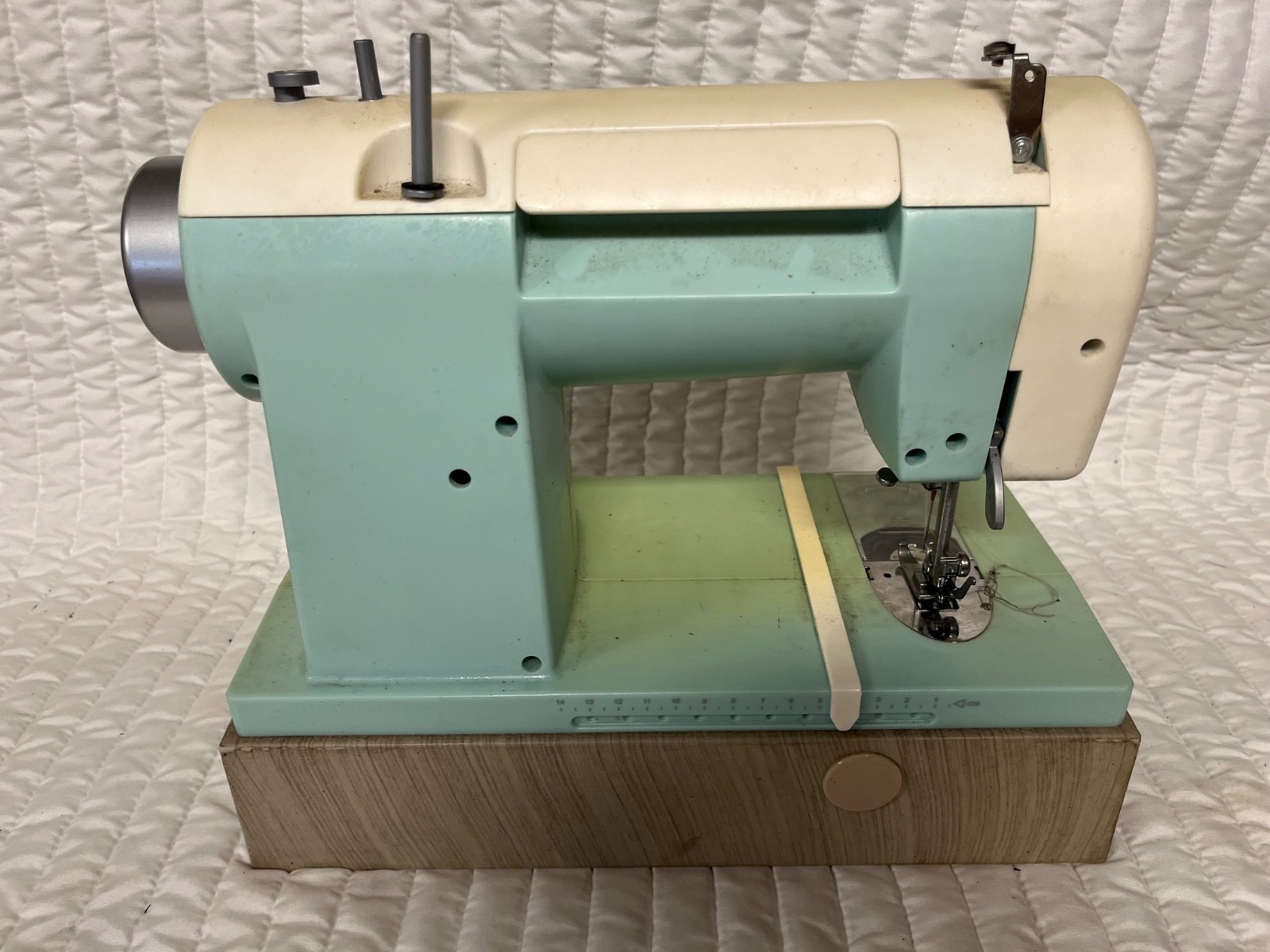 Vintage We R Memory Keepers Stitch Happy Sewing Machine zigzag