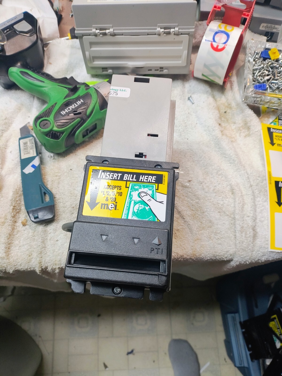 1 APEX 5400 12 V BILL ACCEPTOR 1 5 10 20 BILLS WITH HARNESS plug