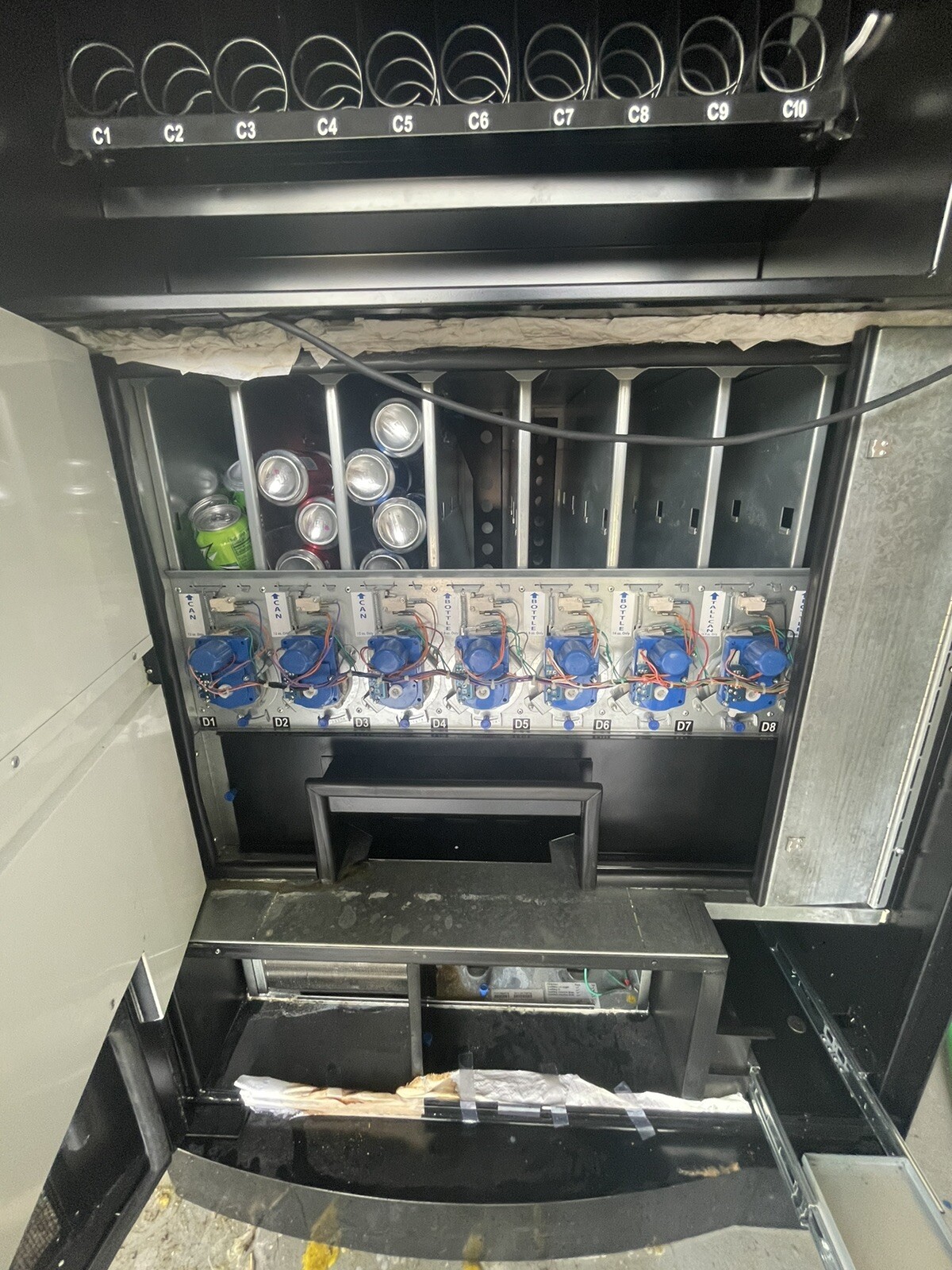 Food and drink combo vending machine