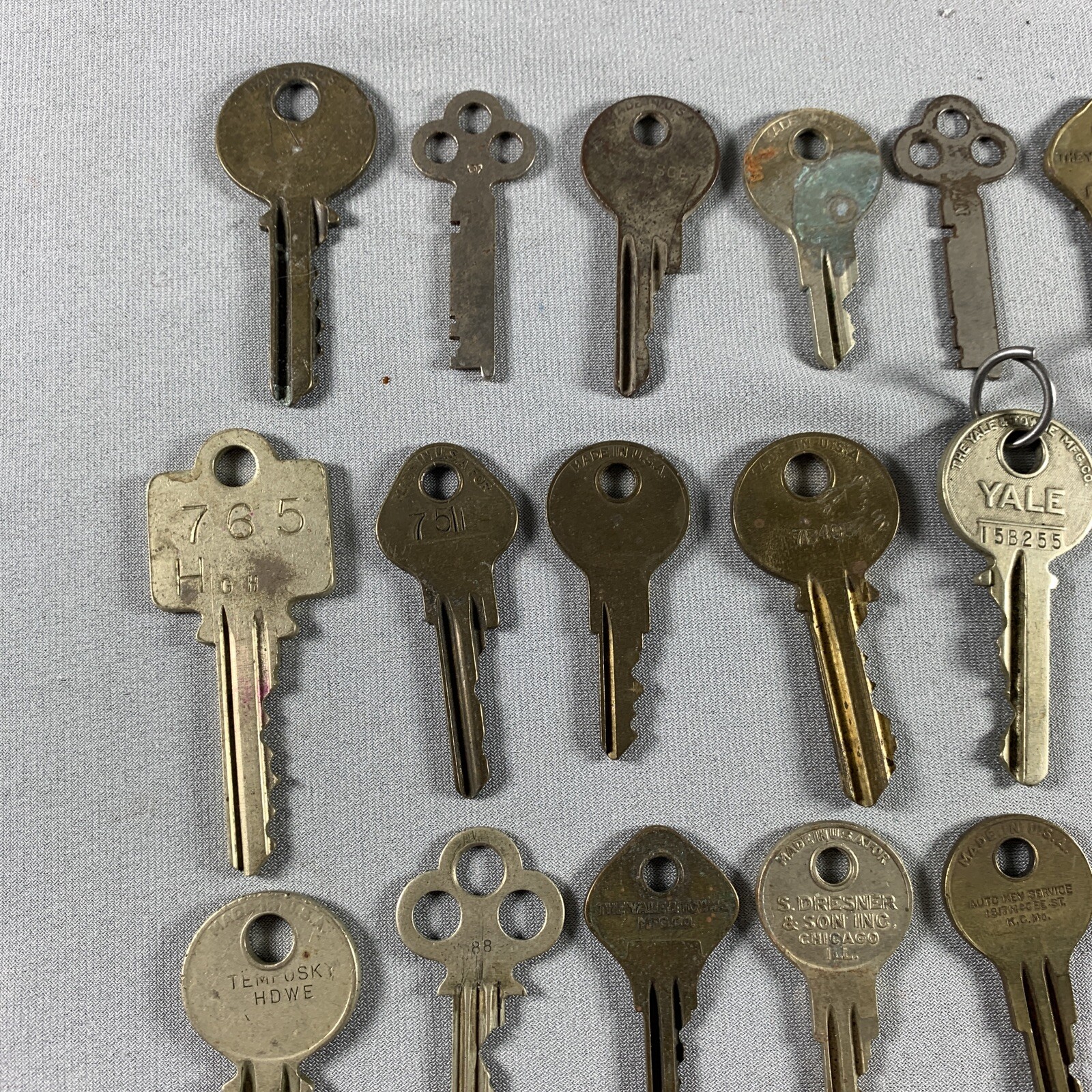 LOT Vtg Yale & Towne Keys
