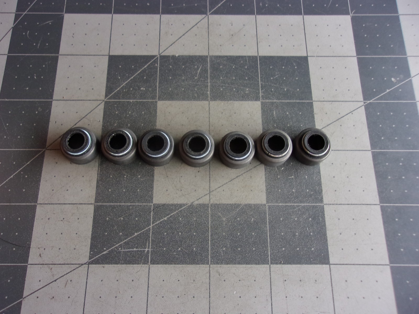 Sealed Power ST-2072 (7)  Valve Stem Seals VP148