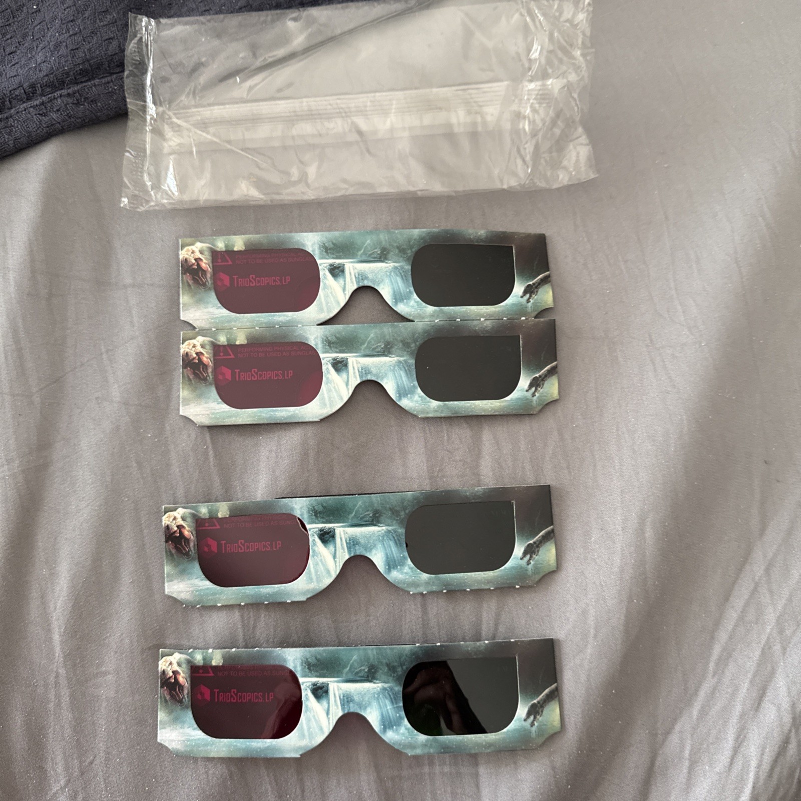 (4) Journey To The Center Of The Earth 3D Glasses With Cellophane Wrapper. 2 New