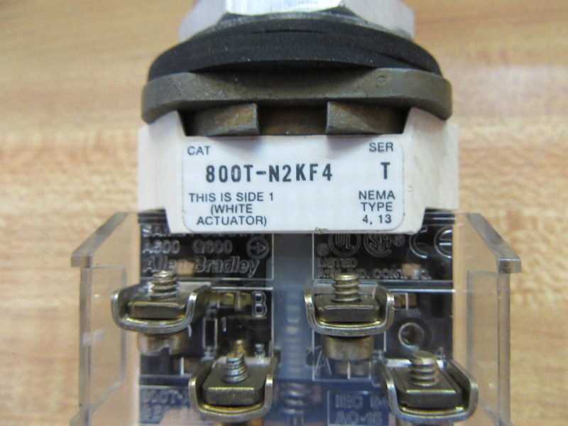 Allen Bradley 800T-N2KF4 Selector Switch 800TN2KF4