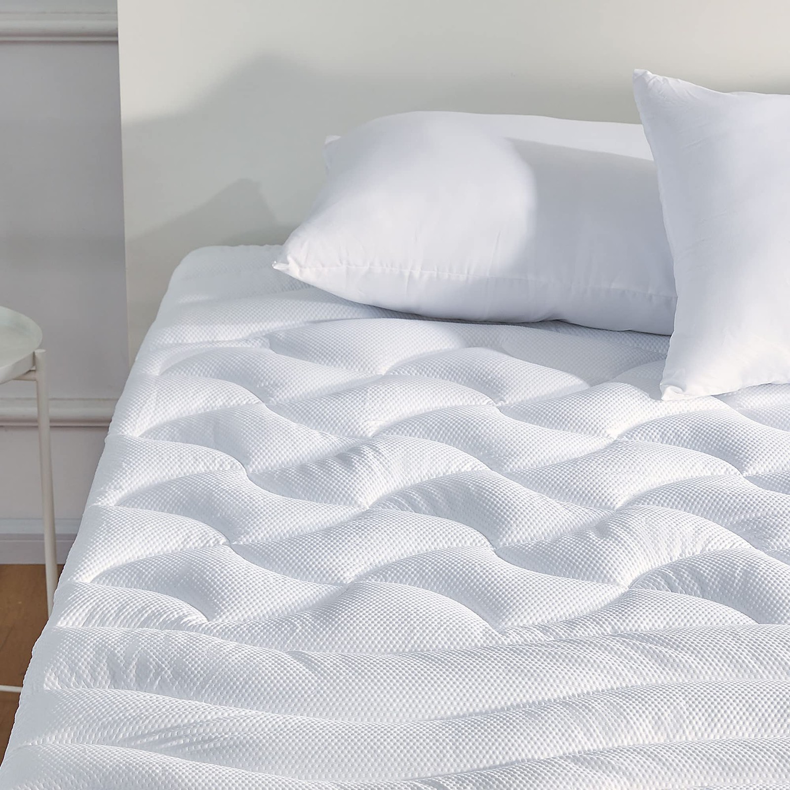 SLEEP ZONE Cooling Queen Mattress Topper, Premium Zoned Cool Queen, White