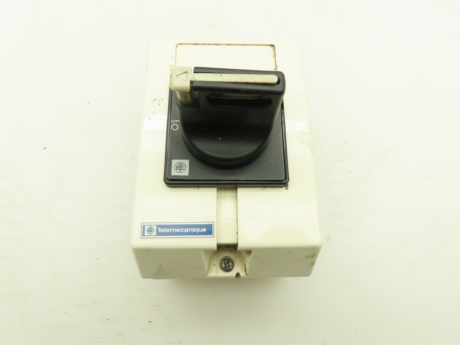 Telemecanique V02 10A Switch W/Aux Contacts & Enclosure 600VAC 3 Pole 5 HP