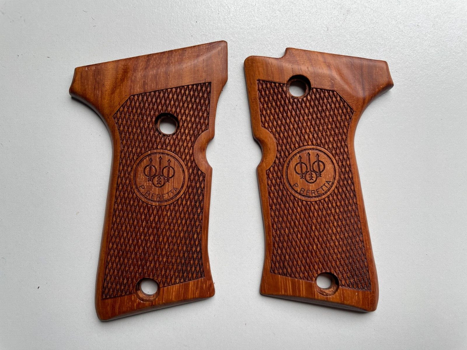 New All checkered Wood Grips For Beretta 92/96 Compact Size