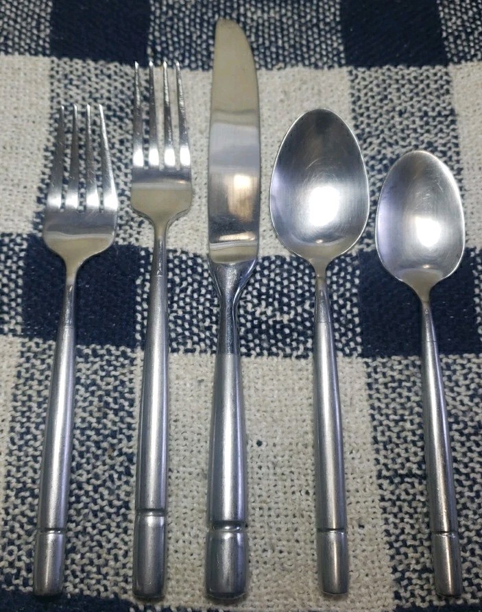5 Piece Oneida Dalton Place Setting Stainless Flatware Satin Accent 18/10