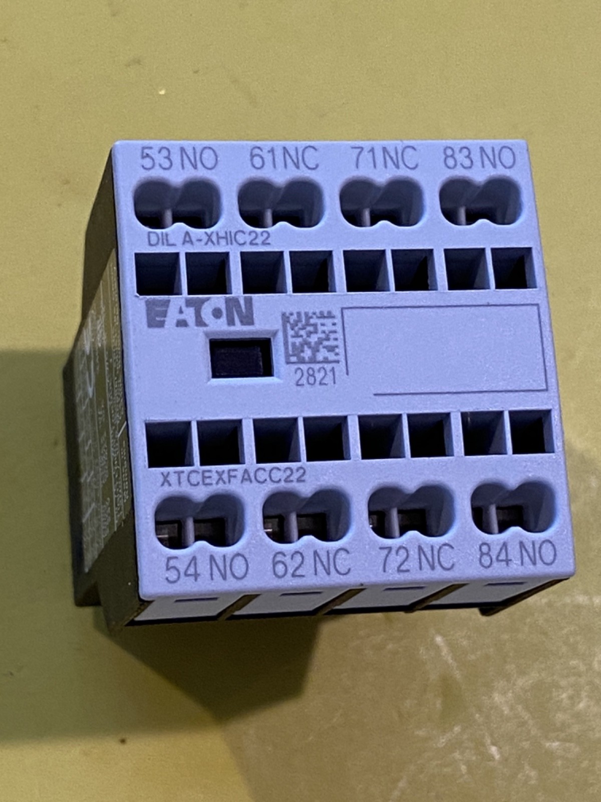 NEW EATON DIL A-XHIC22, XTCEXFACC22  Auxiliary Contact, no box Free Shipping