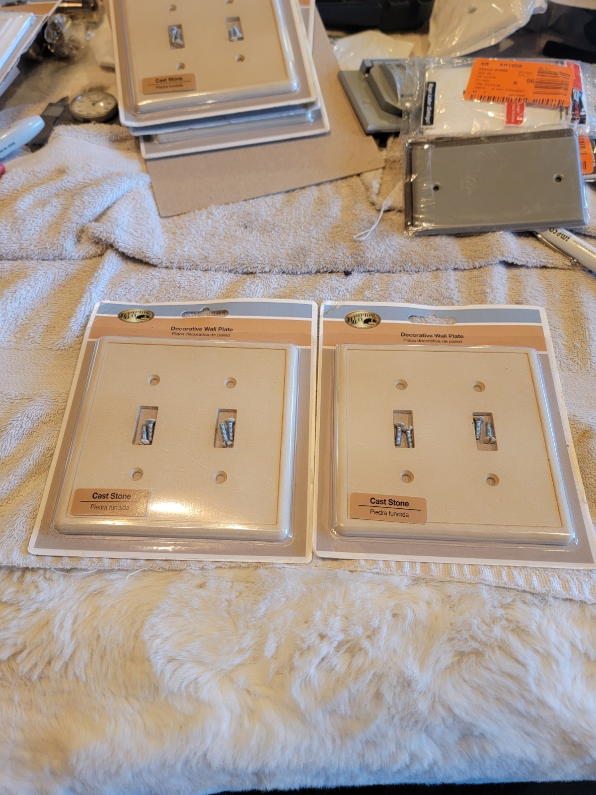 Hampton Bay 2 Toggle Wall Plate - Travertine SWP104-01. 2pk