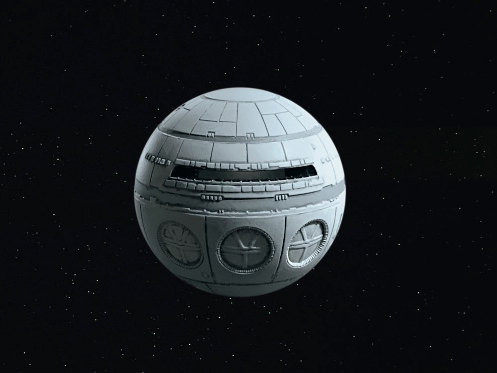 Moebius Models 2001: A Space Odyssey Discovery XD-1 Model Kit, 1:350 Scale
