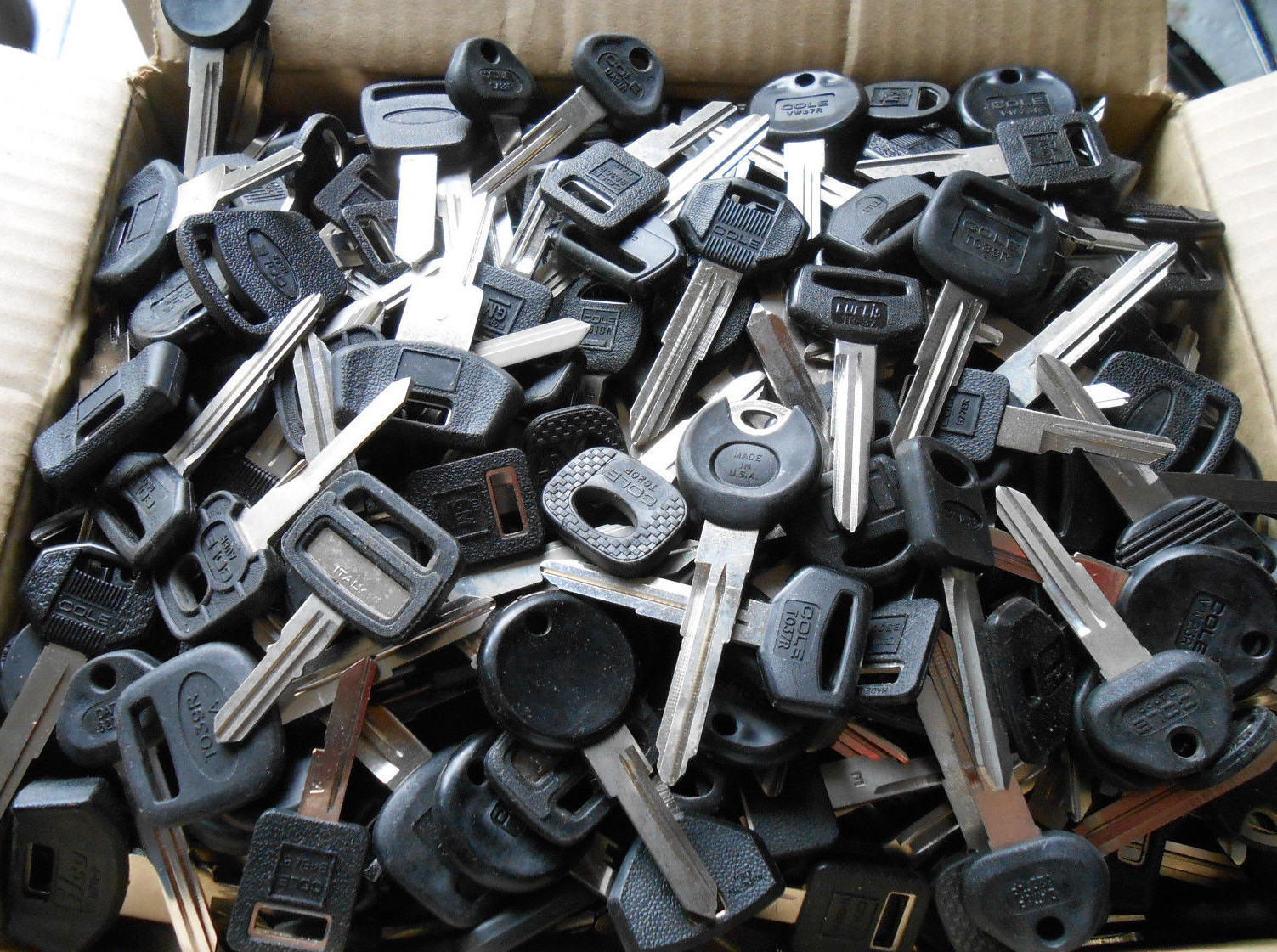 8   Lbs  CAR  key blanks FORD, GM, CRYSLER, TOYOTA, HONDA, MAZDA, etc....