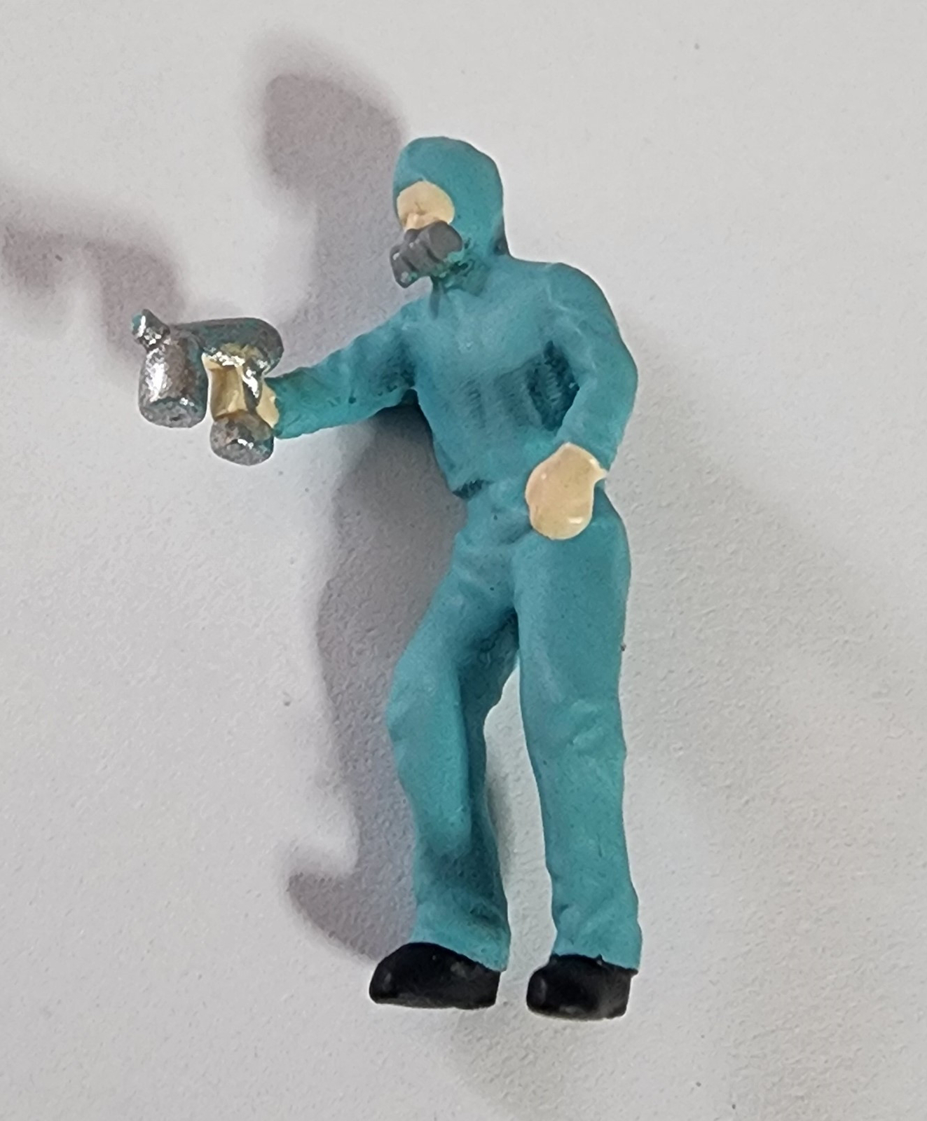 1/64 Standing Painter with Blue Suit