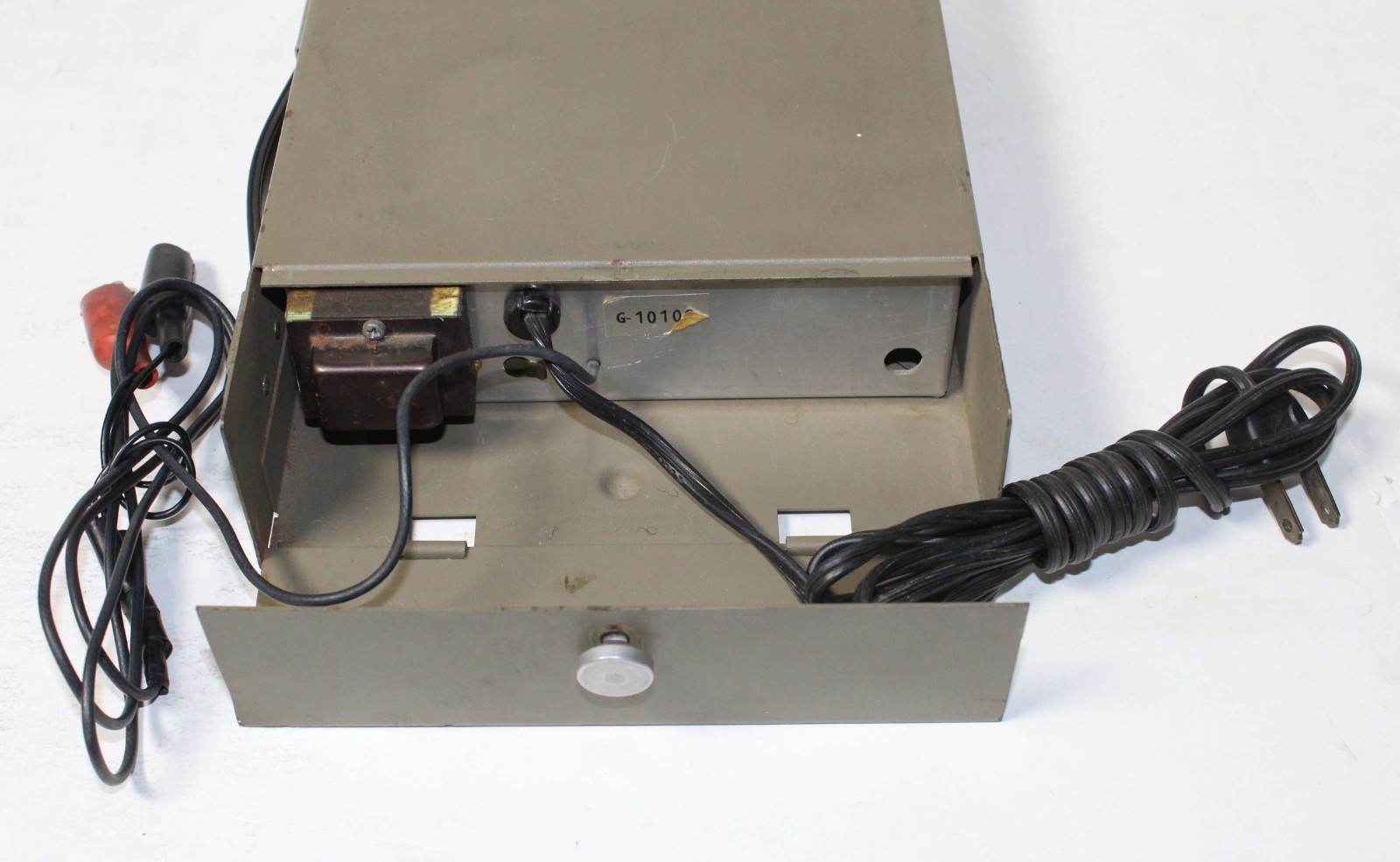B&K MODEL 1243 DIGITAL I.C. COLOR GENERATOR