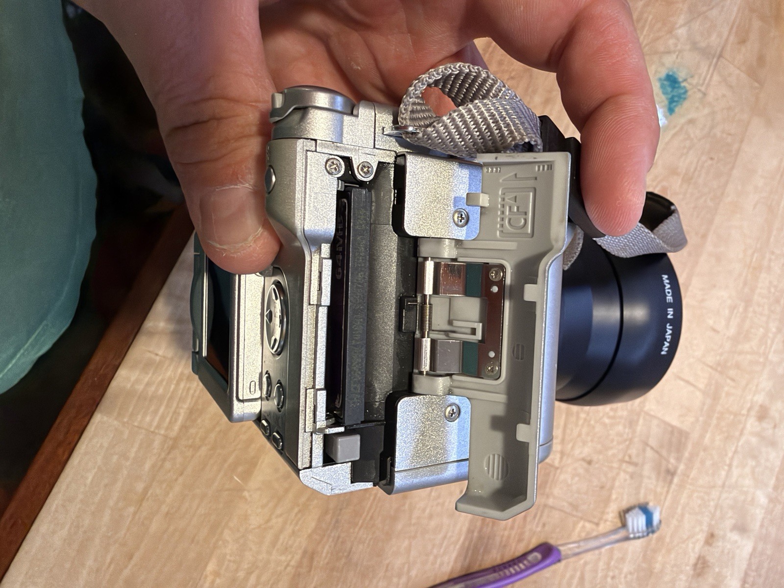Canon PowerShot G6 7.1MP Digital Camera with Accessories