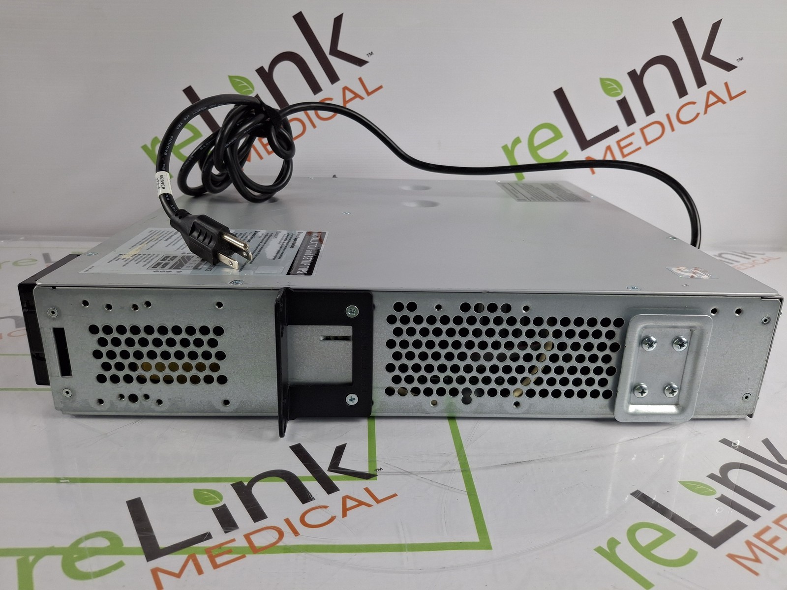 APC SMT1000RM2U Uninterruptable Power Supply