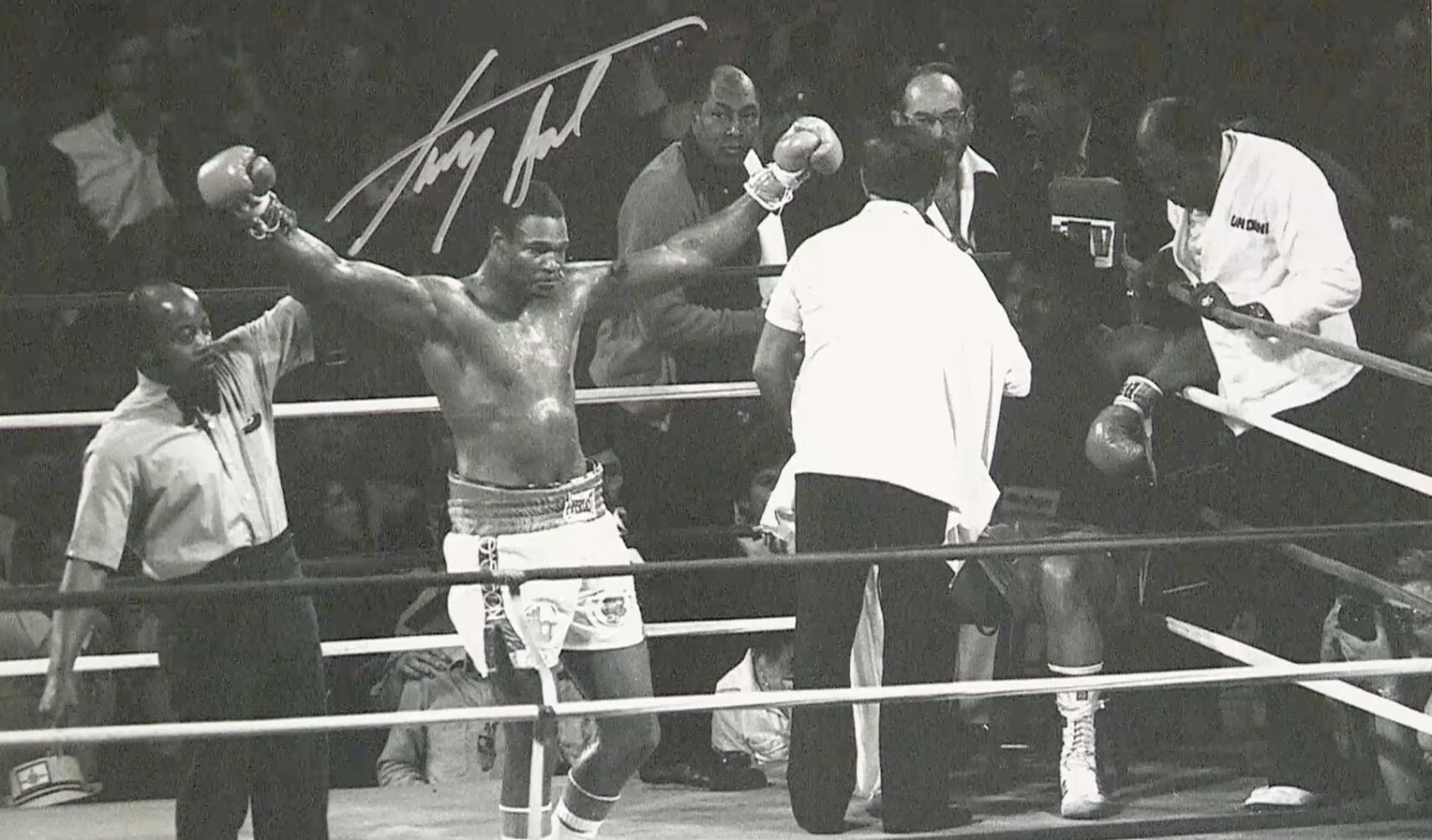 LARRY HOLMES AMERICAN BOXING LEGEND SIGNED PHOTO 12 X 16 INCH CLEARANCE SALE