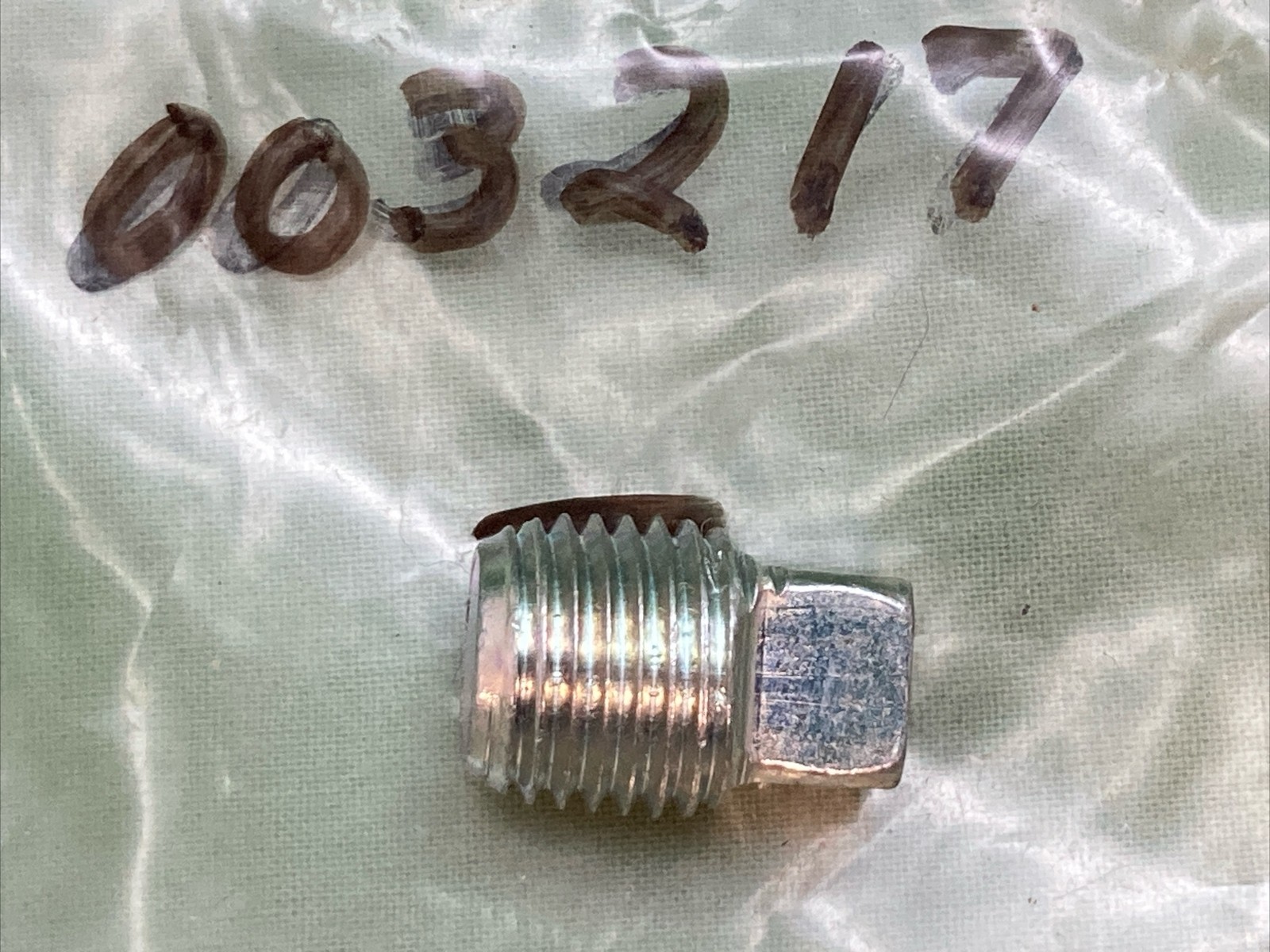 NEW REPLACES BARNES 003217 PLUG, PIPE, SQ, .250_ NPT, ZP