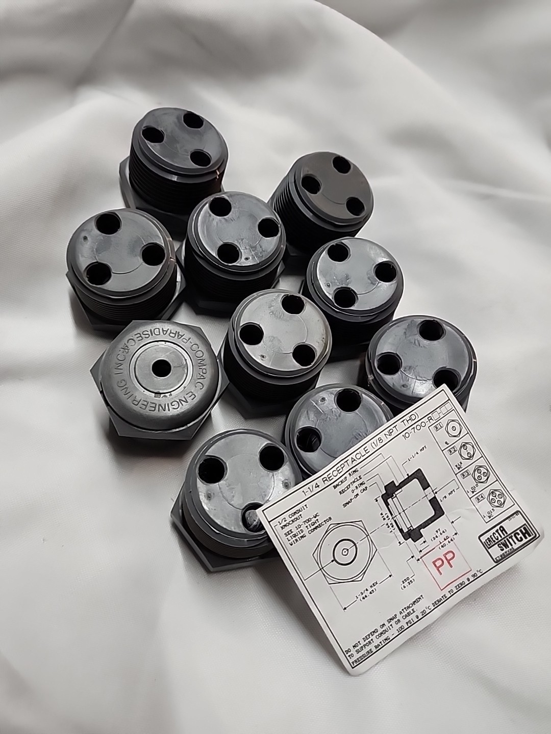 10 Pcs. COMPAC ENGINEERING 10-793-R3 Float Switch Housing NEW 3 Hole 1¼" NPT