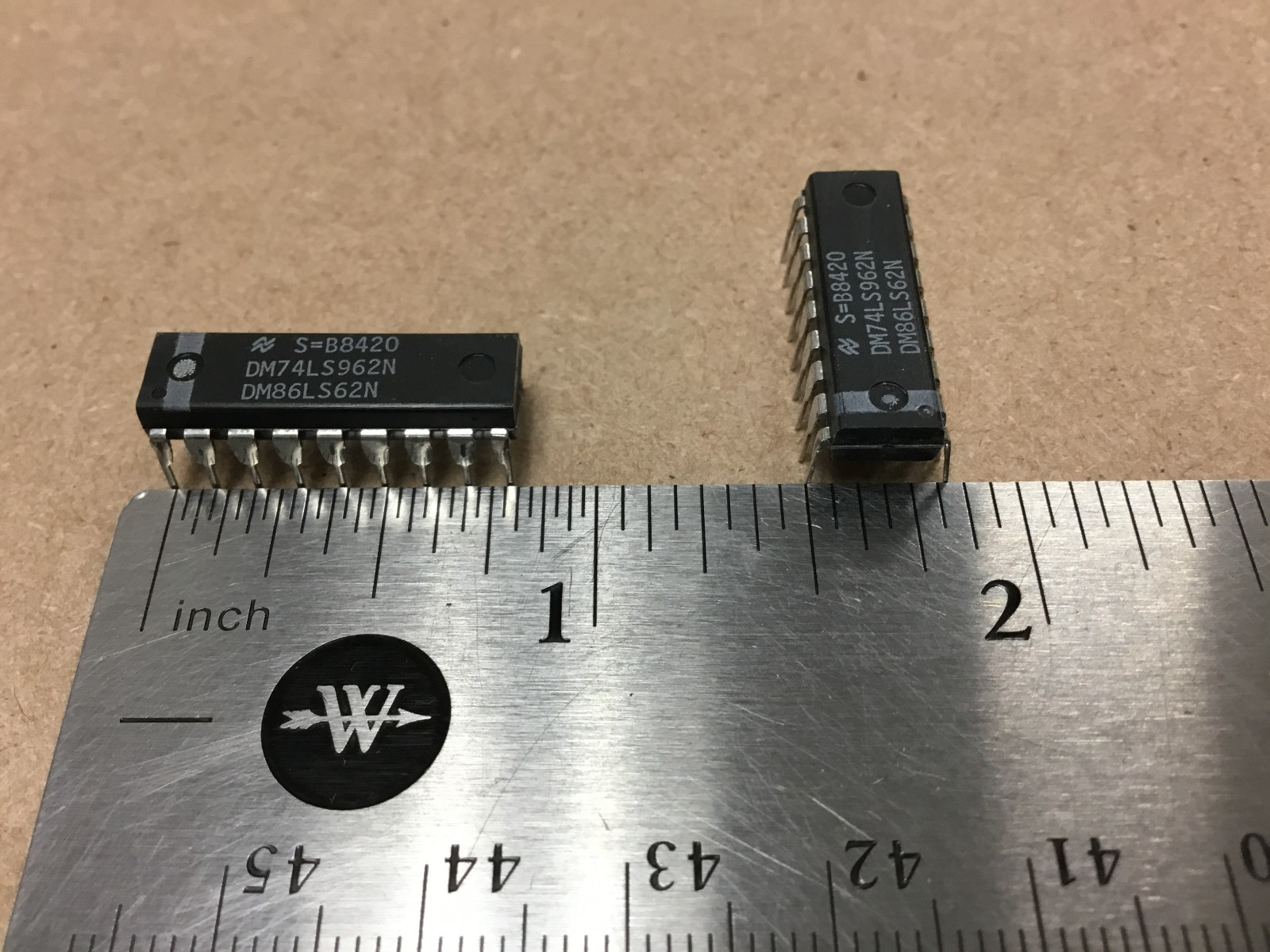 (3 PC)   NATIONAL   DM74LS962N   Shift Register, 18 Pin, Plastic, DIP