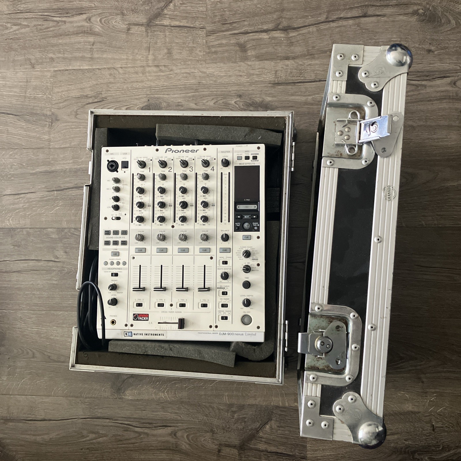 Pioneer DJM-900NXS-W Limited Edition White DJ Mixer #160/500 TESTED w/ Road Case