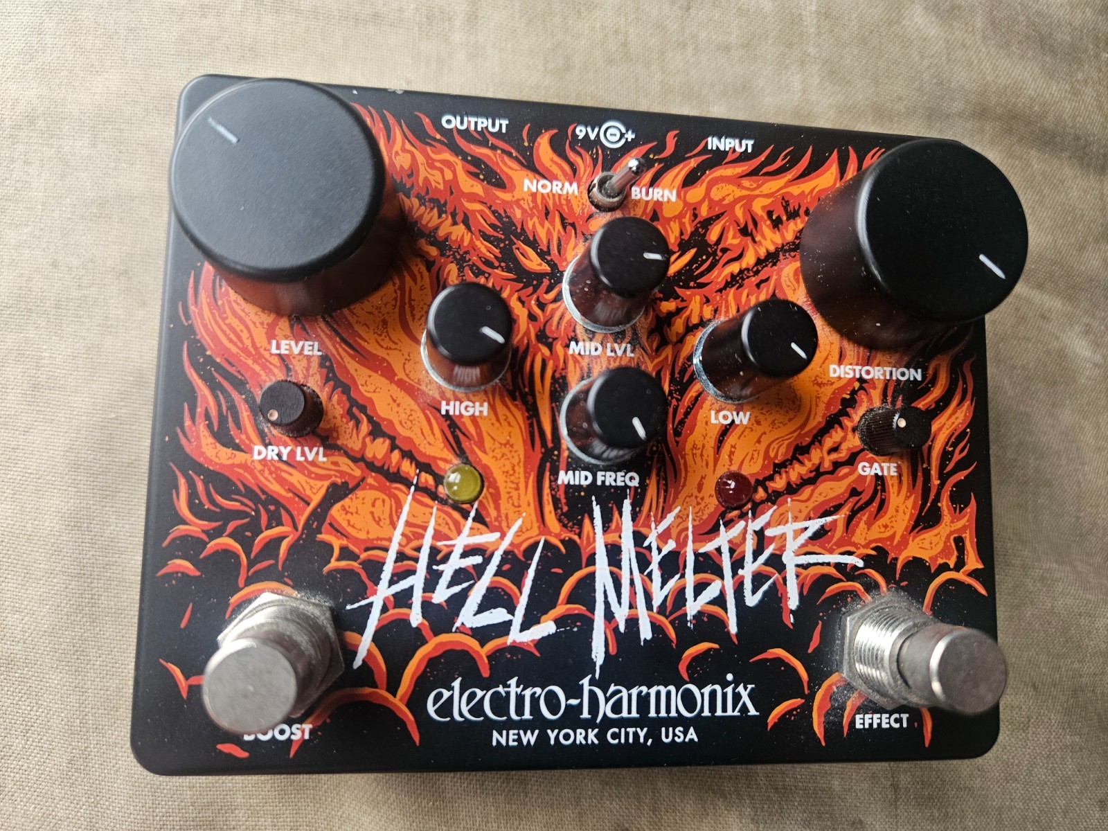Electro-Harmonix Hell Melter Distortion Effect Pedal (HM2 clone) chainsaw!