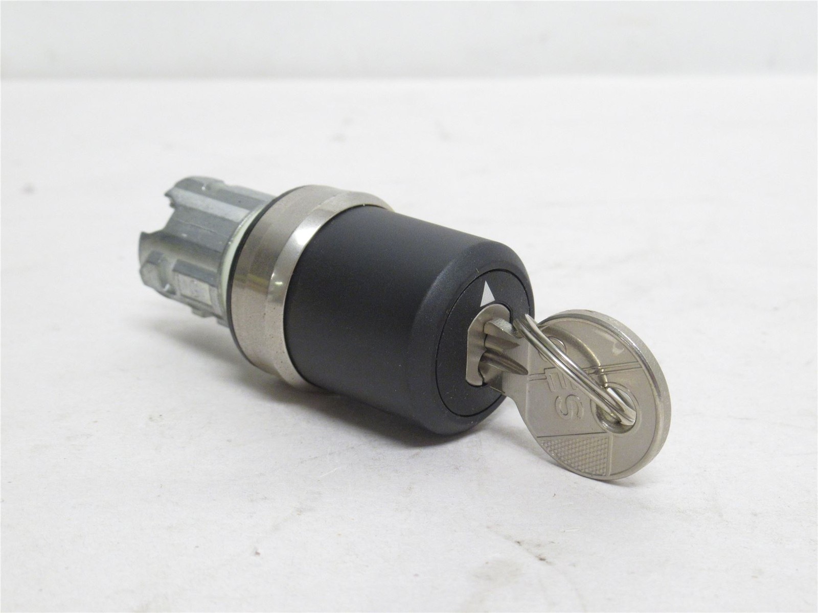 240561 New-No Box; Siemens 3SU1050-5BF01-0AA0 Mounted Key Switch; 2-Pos; 22.5mm