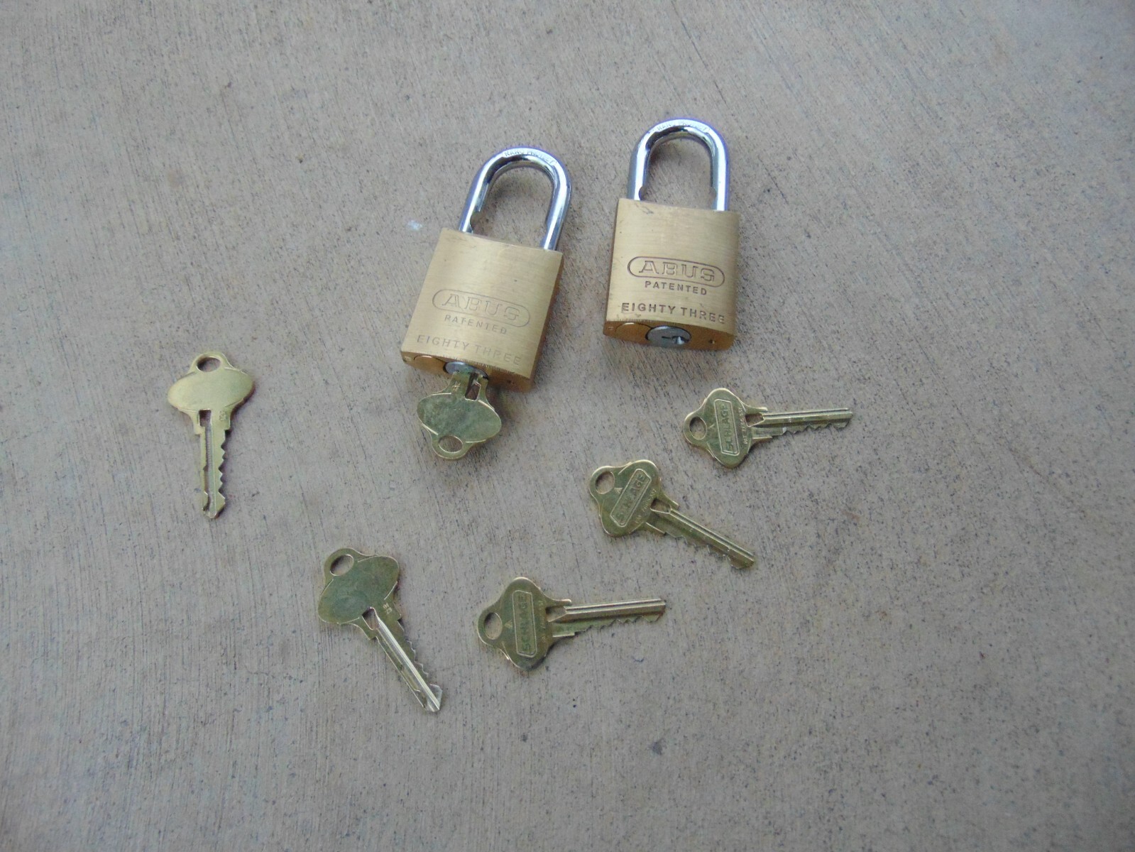 2 NEW ABUS PADLOCK WITH SCHLAGE EVEREST S123 AND  5 KEYS  no box    LOCKSMITH