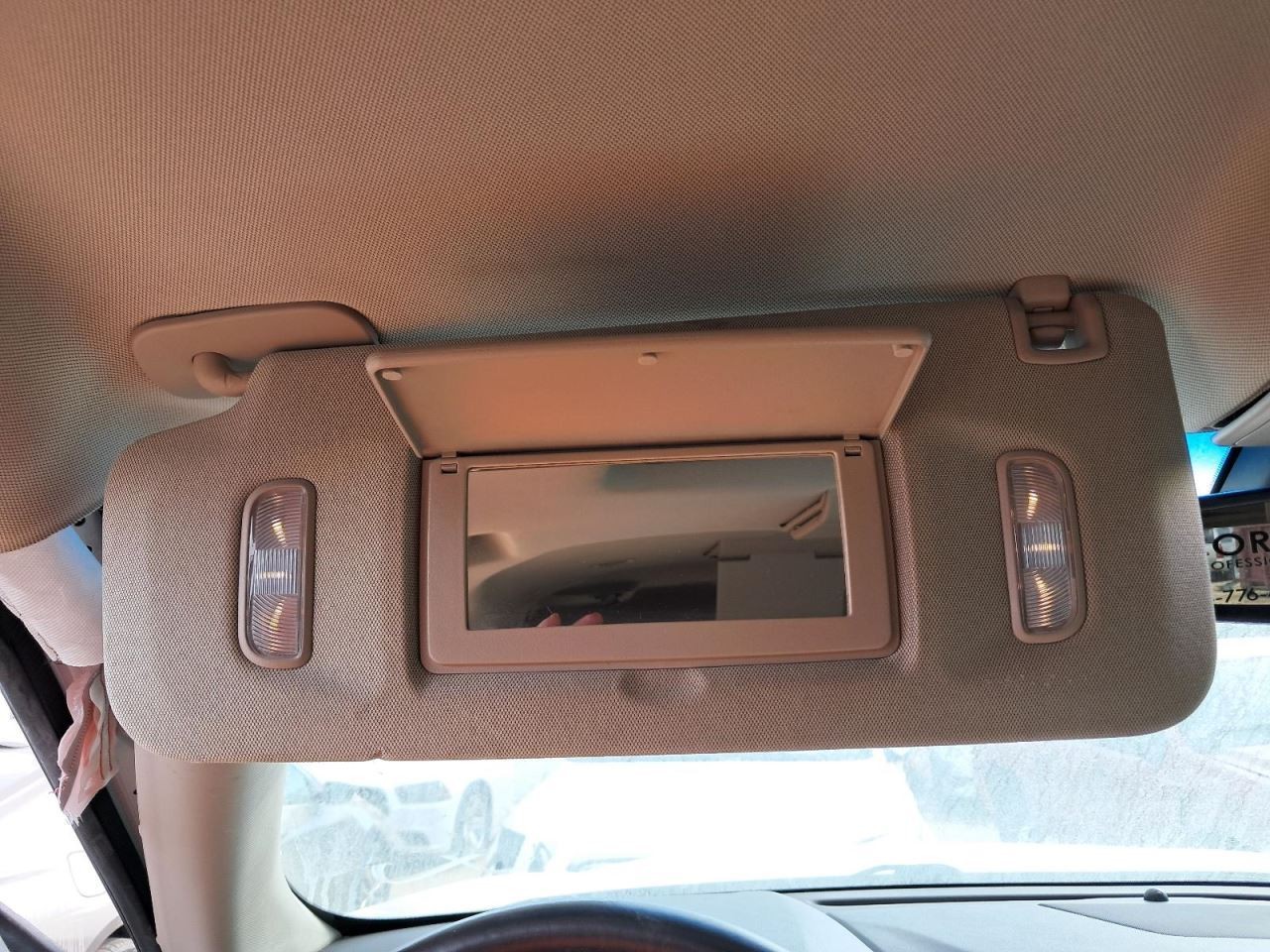 YUKONXL15 2016 Glove Box 4801636