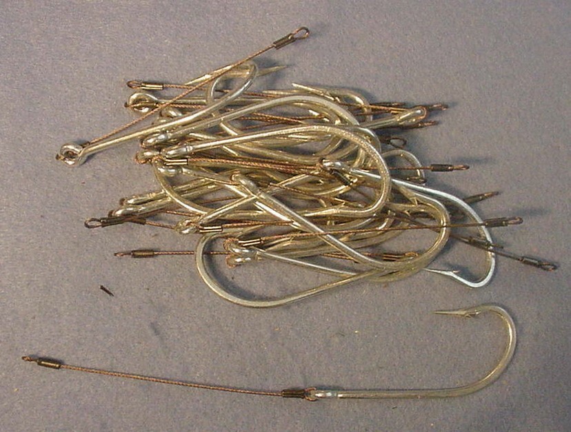 20 ~MUSTAD 7766-DT Duratin 9/0 Tarpon Tuna Hook With 3 3/4" 275# Brown SS leader