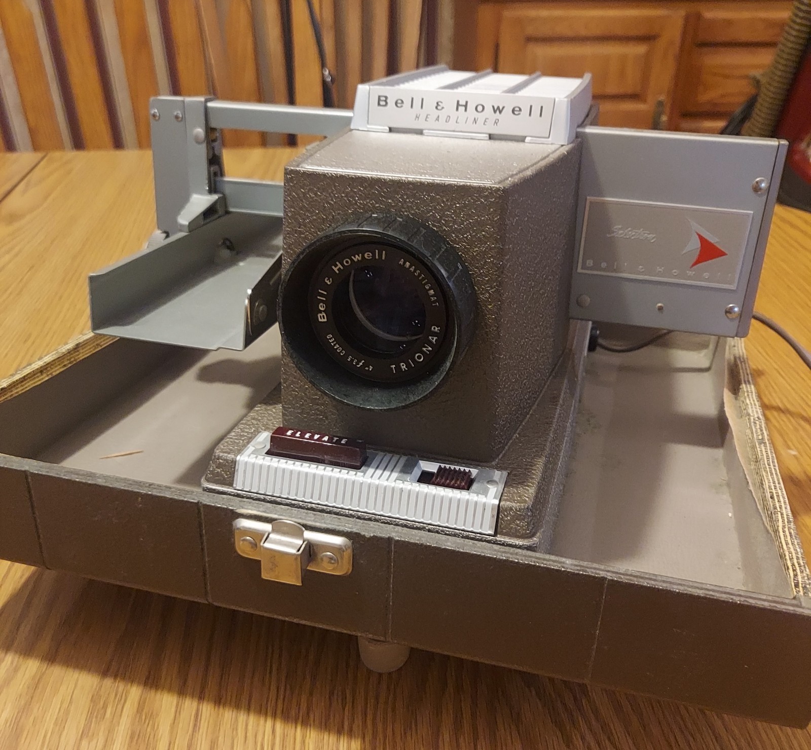 Vintage Bell & Howell Headliner Slide Projector Model 706 With Case