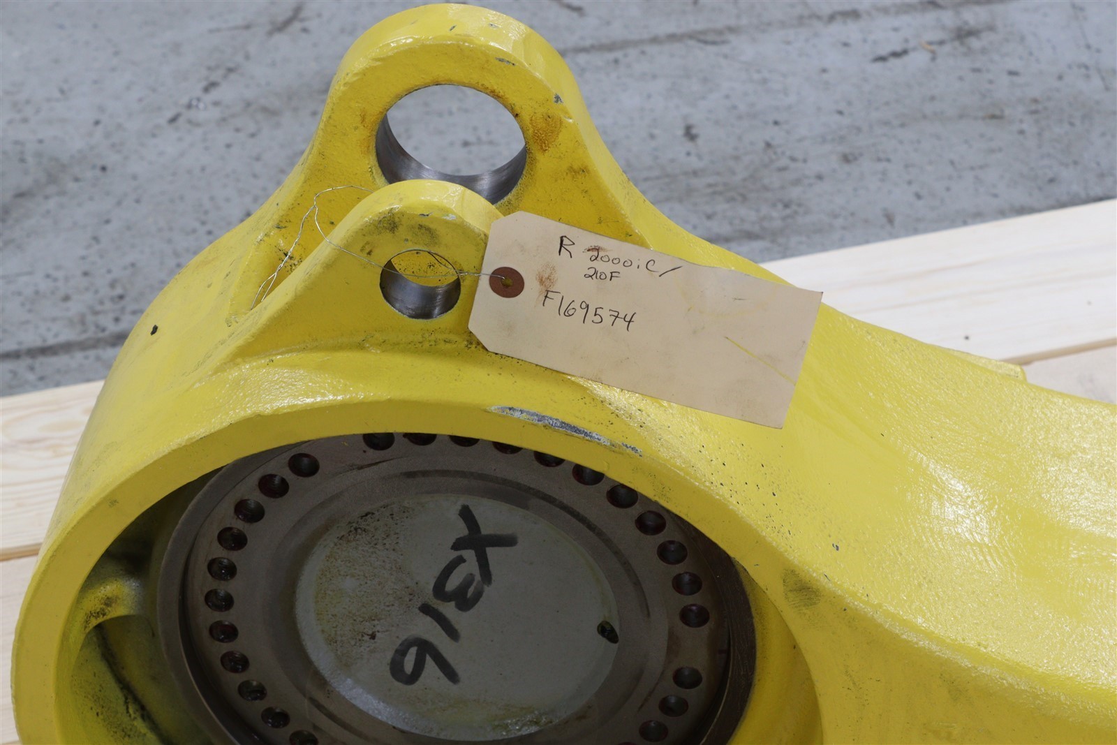 FANUC J2 TO J3 210F ARM CASTING R2000IC