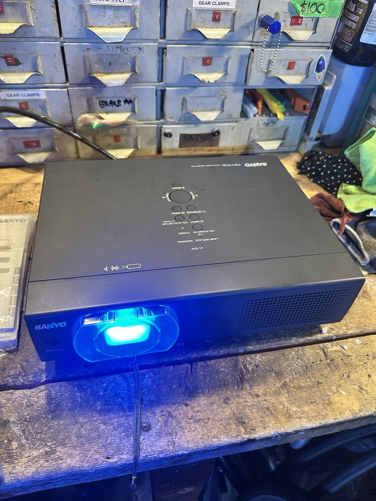 SANYO PLC-WXU30 PROJECTOR LCD WXGA 3700 LUMENS -OEM Remote.  Manual. Travel Case